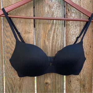 VICTORIAS SECRET Women’s Plunge Push Up Black Bra Size 34C